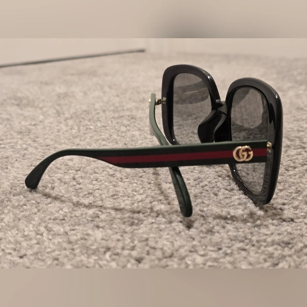 GUCCI GG0714SA 001 Black Green and Red Stripe Sunglasses- Authentic